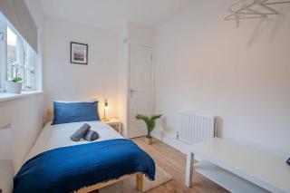 Near Beach 2BR Ground Floor Flat-Free Parking - 1