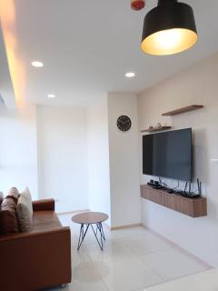 Modern Condo Infinity Pool Gym Near Beach - 0