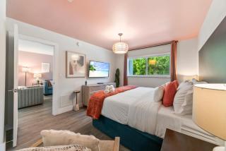 King Suite, Private Beach Path, Pool & Hot Tub - 4