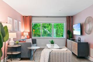 King Suite, Private Beach Path, Pool & Hot Tub - 0