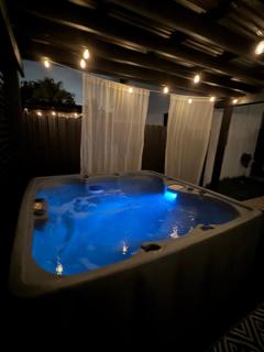 Welcome to Miami! JACUZZI SLEEPS 11 - 8