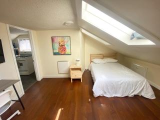 Rooms on East side near Whole Foods, Brown, Miriam, Downtown, etc - 2