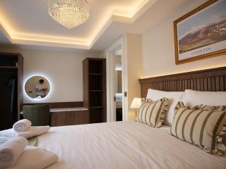 Experience Dingle at Main Street - Room 1 - 1
