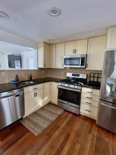 Spacious 3 Bedroom with outdoor spaces and close to Boston Stadium and trains - 2