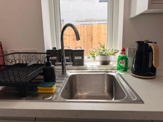Modern 3BR House in Cambridge Sleeps 5 Fast WiFi Free Parking - 2