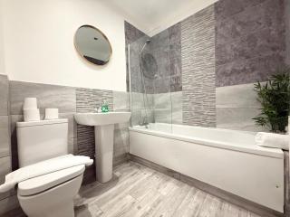 3BR Home Sleeps 6 Perfect for Short and Long Term Stays - 5