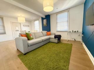 3BR Home Sleeps 6 Perfect for Short and Long Term Stays - 1