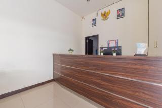 RedDoorz @ Kings Hotel near CSB Mall - Cirebon - 2