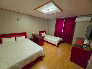 Happy Hotel - 4