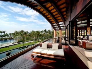 Pullman Oceanview Sanya Bay Resort & Spa - 8