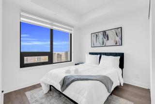 Luxury Unit Downtown Sq1 Mississauga - 3