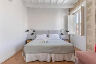 Suite 3 - 9