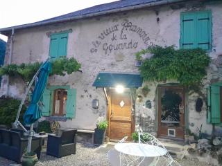 Le vieux vieux manoir de la guardo face au Mont Valier - 0