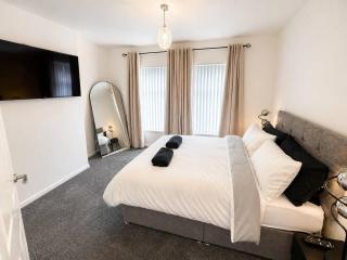 Modern 2BR Belfast Stay Sleeps 4 with Free Parking - 2