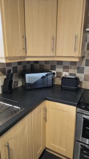 Modern 2BR Belfast Stay Sleeps 4 with Free Parking - 5