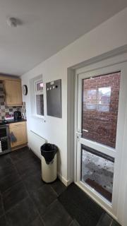 Modern 2BR Belfast Stay Sleeps 4 with Free Parking - 3