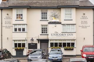 Unicorn Inn - 8
