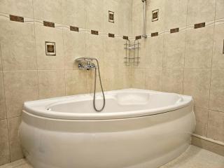 Elegant Lotus Apartment with Park Views between Art Nouveau District & Old Town - 6