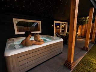 Wellness Tuin Horst Noord Limburg - 2-4 persoons Wellness Lodge met privé sauna stoomcabine en jacuzzi inclusief gratis prosecco en partner box - ultieme partner beleving - - 0