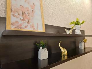 Elegant Lotus Apartment with Park Views between Art Nouveau District & Old Town - 2