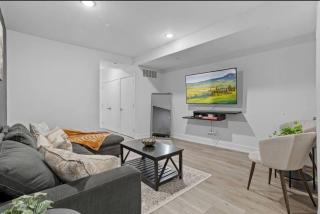 Cozy APT With Mini GolfBasement Sleeps 8 - 1