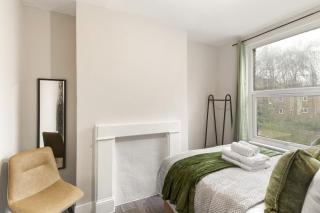 Large Gem Easy & Fast access to Central London - 9