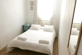 Bed and Beach Barcelona Apartments - 1