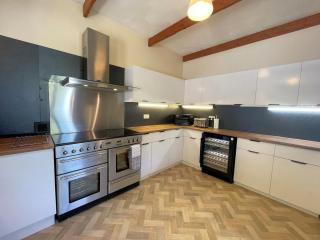 Beautiful 4BR Period Home With Spectacular Views - Pass the Keys - 4