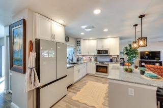 Waterfront Home w/ Boat Dock & Bar in N Fort Myers - 6