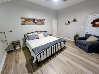 King Bed Suite, No Stairs, Tiny Moon - 5