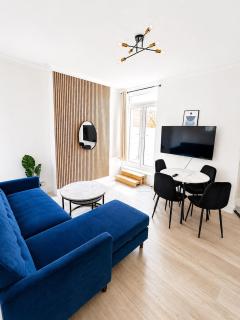 Luxury Ground Floor Flat FREE Parking With Private Garden by E&L Homes - 0