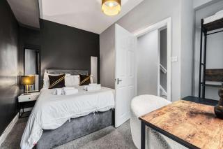 3 BR Home Close to MCR City Centre - 9