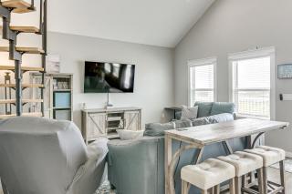 Sleek Home w/ Community Perks on Bolivar Peninsula - 4