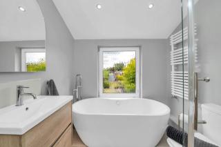 53 Kings Road, stylish and cosy town retreat - 5
