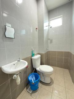 Deandra Homestay- WiFi-Aircond-Dryer - 3