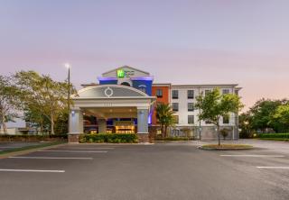 Holiday Inn Express Hotel & Suites Orlando East-UCF Area by IHG - 4