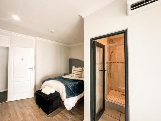 St Helena Bay Hotel - 4