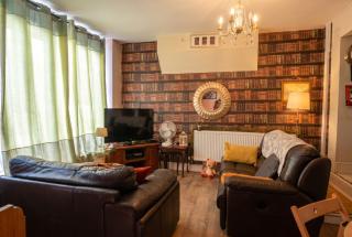 Shakespeare Apartment, Measham - Free Parking - 0