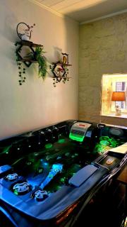 Ecrin d'exception avec jacuzzi et salon cinéma - 3