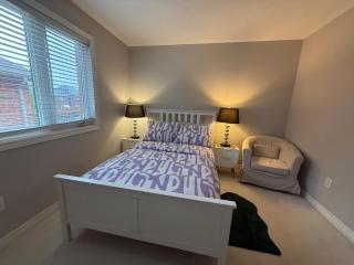 Luxurious Villa 3 Living Rooms, 1 sofa bed, 4 bedrooms, 4 Beds, 4 Toilets, 1 hour To Toronto - 4