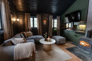 Moderne hytte, Jacuzzi, Wifi, 6 soveplasser, Bilvei helt frem - 4