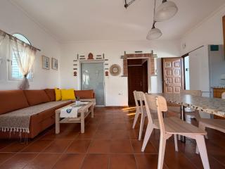 Sea Lavie Apartment -180m Beach - Starlink WiFI - Balcony - 2 Bedrooms - 7