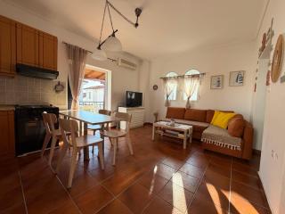 Sea Lavie Apartment -180m Beach - Starlink WiFI - Balcony - 2 Bedrooms - 5