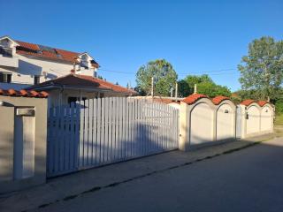Serbian home with garden, free parking - 6