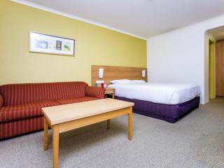 ibis Styles Canberra Eagle Hawk - 2