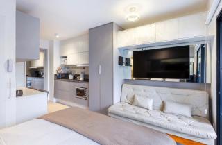 Apartamento novo e completo, próximo a paulista, aos hospitais Sírio Libanes e Nove de Julho, ao Shopping Frei Caneca, a Smart Fit e aos principais pontos turísticos - Rede de proteção para crianças - 1