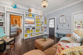 Charming Cottage in St. Aug | Kids Room & Firepit - 5