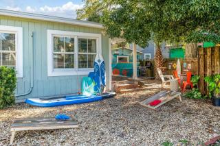 Charming Cottage in St. Aug | Kids Room & Firepit - 8