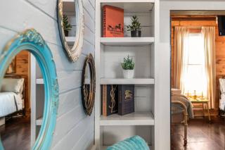 Charming Cottage in St. Aug | Kids Room & Firepit - 1
