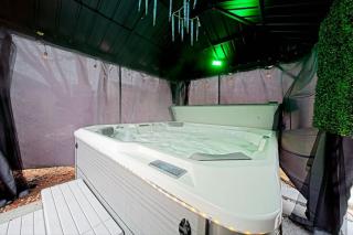 Luxe Coastal Retreat with Hot Tub & Fire Pit - 6